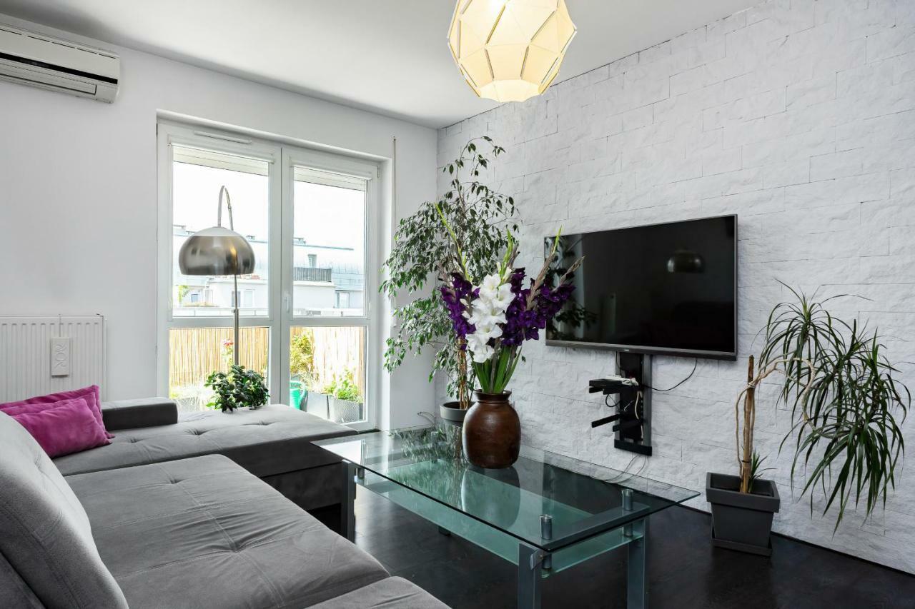 Apartments Wroclaw Manganowa By Noclegi Renters Luaran gambar